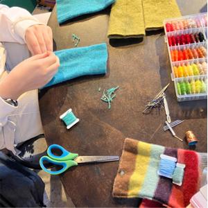 Atelier stylisme laine et couture, sur la péniche mETATmorphique