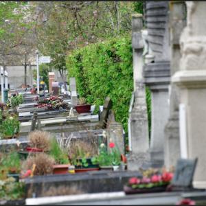 L’église Saint-Pierre-Saint-Paul et le vieux cimetière à Courbevoie