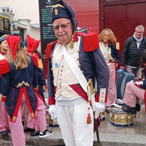 Viens jouer au petit Poulbot à Montmartre : Montée de la Butte pour les petits et les grands