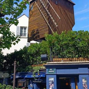 Viens jouer au petit Poulbot à Montmartre : Montée de la Butte pour les petits et les grands