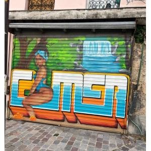 De haut en bas de la colline du Street-Art, Belleville en roue libre