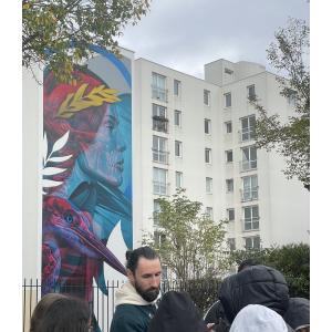 De haut en bas de la colline du Street-Art, Belleville en roue libre