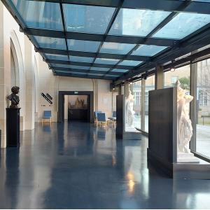 Les coulisses des archives des Monuments Historiques à la Médiathèque du Patrimoine et de la Photographie à Charenton-le-Pont