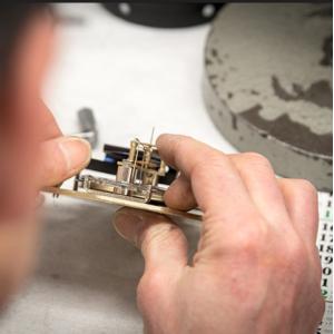 L'atelier de baromètres NAUDET : Maîtres du Temps depuis 1860