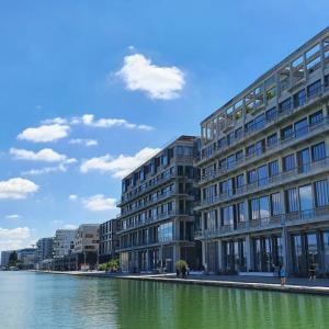 "Allons prendre l’art le long du canal" : entre eau et art contemporain sur le Canal de l'Ourcq