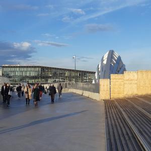 De "passerelle en passerelle"