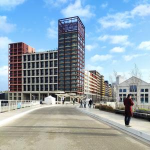 De "passerelle en passerelle" au cœur de l'ancien Village olympique