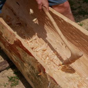 Chantier participatif : une pirogue à la Haute-Île