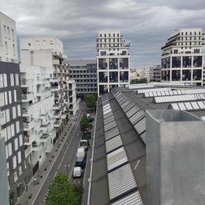 Visite du toit du parking de la halle au cœur des Docks de Saint-Ouen-sur-Seine