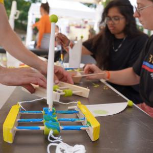 Atelier construisez votre catamaran au festival Voyage Voyage à Saint-Denis