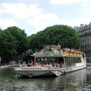 Balade le long du canal Saint-Martin et spectacle dans le Jardin Villemin