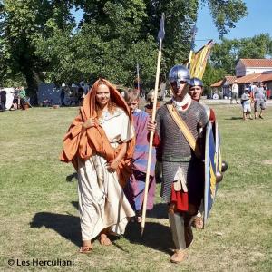 Démonstration : Défilé de mode à l’antique à l'archéosite de la Haute-Île