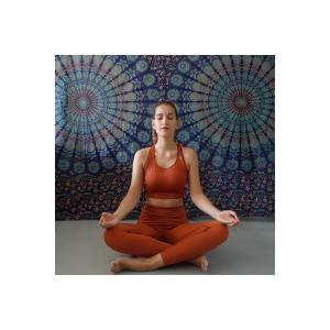 Violet Marie (cours-de-hatha-yoga-en-plein-air-avec-naturoyoga) 