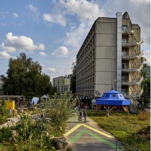 Petit déjeuner et visite guidée du 6b et de son exposition SPOLIA