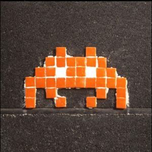 Visite spéciale dédiée à INVADER, l’envahisseur de l’espace dans le Marais