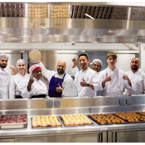 Atelier de cuisine du monde avec un chef à l’École des Cuistots Migrateurs - Saison Multitude