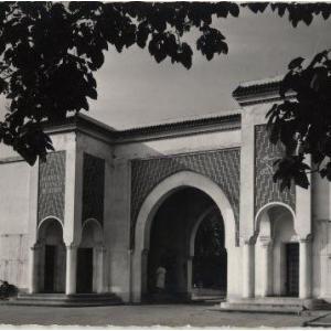 Histoires d'architecture hospitalière : visite de l'hôpital Avicenne à Bobigny.