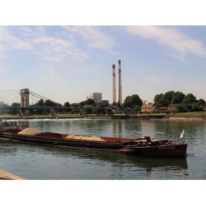Balade urbaine à Vitry-sur-Seine, de la zone industrielle au fleuve