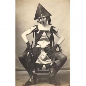 Marie Vassilieff, Costume Arlequine pour le Bal banal, 1924, photographie P. Delbo, droits réservés, collection Claude Bernès
