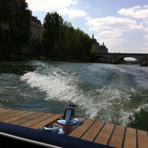 Balade au fil de l’eau en bateau de collection - Hauts-de-Seine