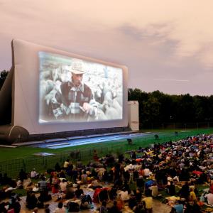 Croisière Cinéma sur le canal de l'Ourcq - Avant la projection en plein air de la Villette