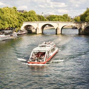 Croisière du canal Saint-Martin à la Seine, le meilleurs des deux mondes
