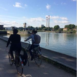 Notre amie la Seine : balade à vélo et traversée en bateau