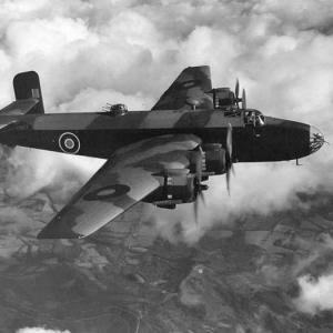 Avion Halifax MK III ©Archives départementales de la Seine-Saint-Denis